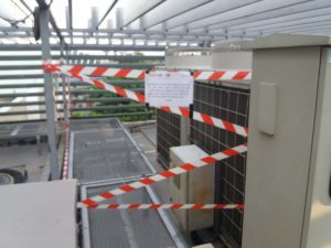 Bandellamento zona antenna principale TETRA sopra il Pit Building per evitare l'installazioni delle antenne dei vari team troppo vicine visto che potrebbero creare interferenze col segnale radio.