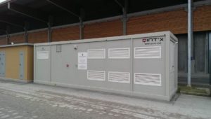 Cabina di comando e traformazione energia. Dentro questa struttura stavano gli inverter modulari da 55KW l'uno e il traformatore trifase.
