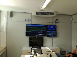 Saletta di fianco alla Control Room che permette di visionare l'andamento della gara e verificare alcune situazione oltre che venir usata come sala riunioni col monitor che mostra sempre in tempo reale la situazione delle gare e i tempi aggiornati!