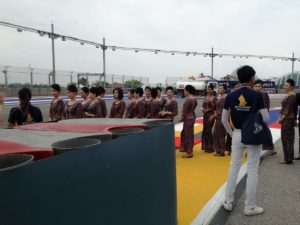 Prove delle 'ombrelline' della Singapore Airlines!