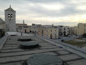 Lavori di manutenzione sui proiettori che illuminano la zona archeologica esterna di S.Scolastica