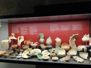 Reperti archeologici dentro la Teca della sala 3