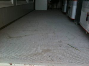 Per capire quanta polvere si accumulava in cabina a causa del passaggio di autocarri e ovviamente delle correnti d'aria forzate dalle ventole 