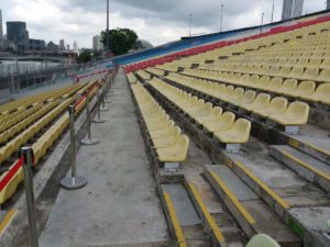 Tribuna di fronte al floating!