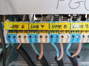 Linee di uscita degli amplificatori agli array di diffusori in pista!