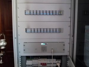 Armadio con Master VM3000 e varie schede digilux blueline